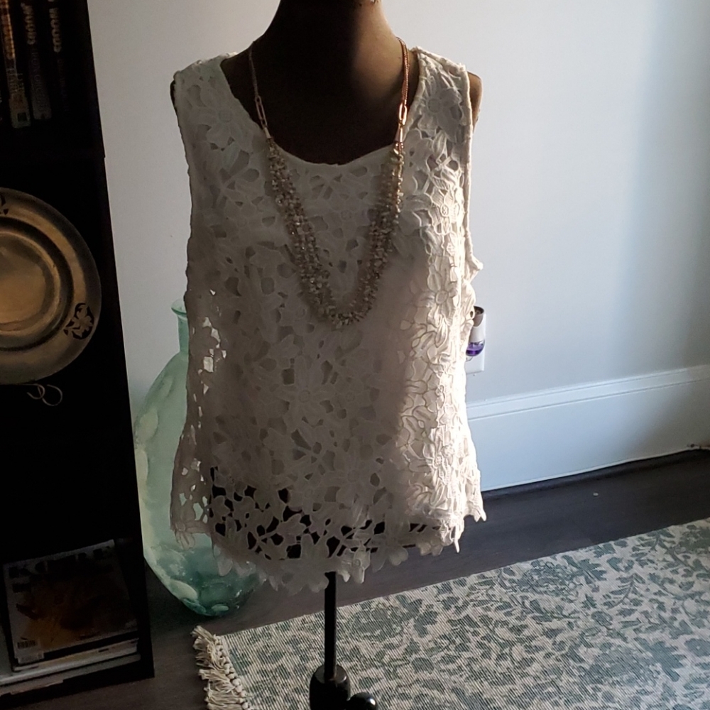 Saint Tropez lace top
